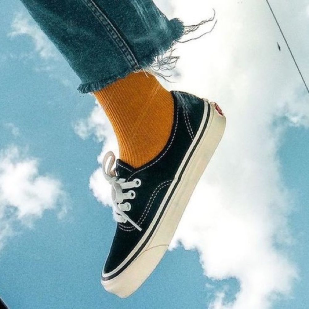 Vans Authentic Solid Canvas Skateboard Sneaker Wi… - image 1